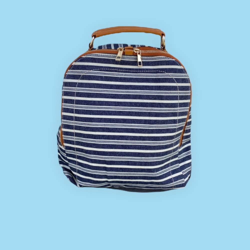 Backpack - Picture 2 of 6